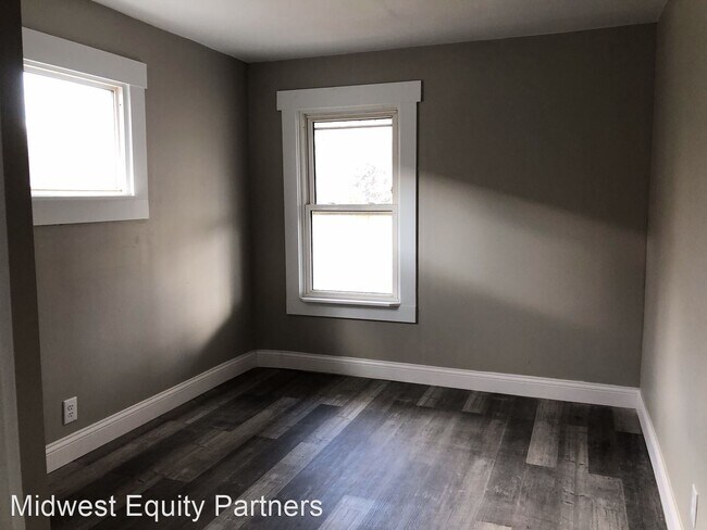 Building Photo - 3 br, 1 bath House - 1920 Seibenthaler Ave.