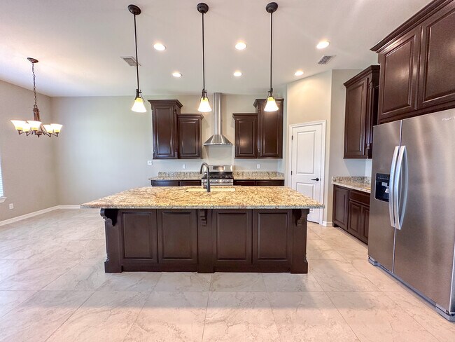 Foto del edificio - 814 Knotty Pine Ln