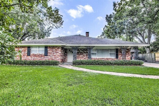 Building Photo - 9115 Highcrest Dr