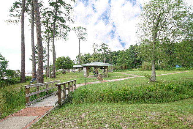 Building Photo - 223 S Bayshore Dr