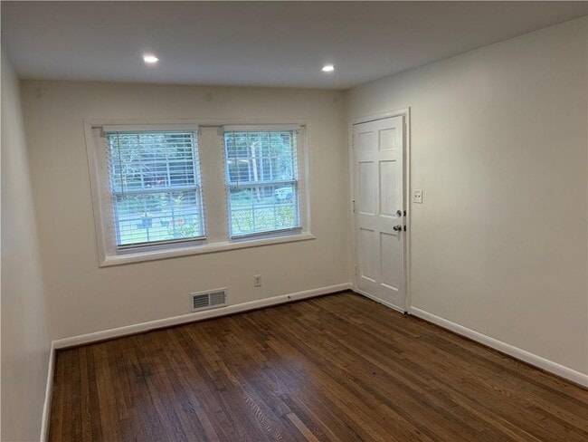 Building Photo - 213 Buchanan Terrace