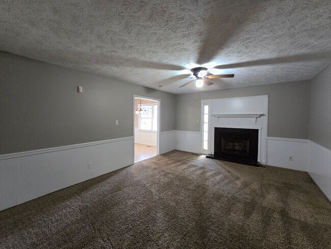 Foto del edificio - 6003 McDougal Dr