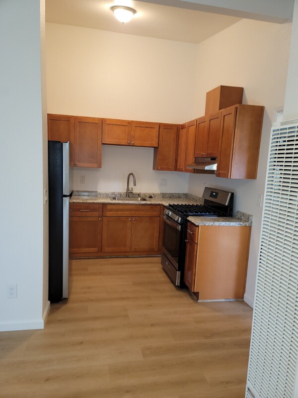 6050 S Land Park Dr Unit 18, Sacramento, CA 95822 Room for Rent in