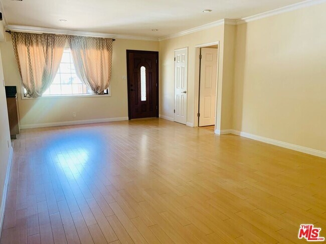 Foto del edificio - 3007 Jolley Dr