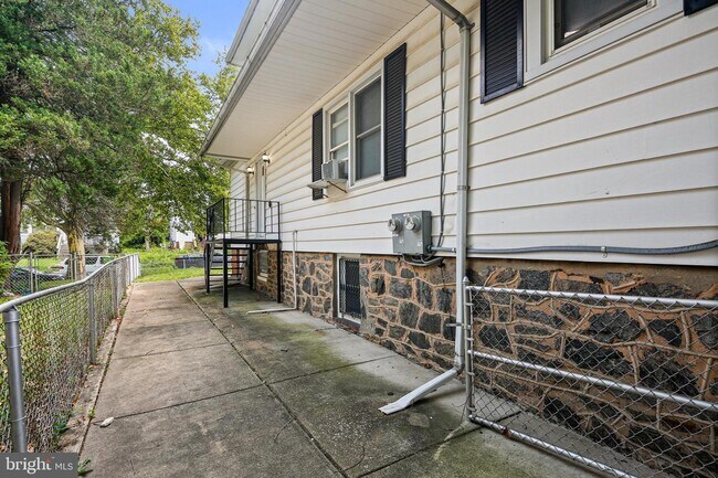 Building Photo - 3423 Kentucky Ave