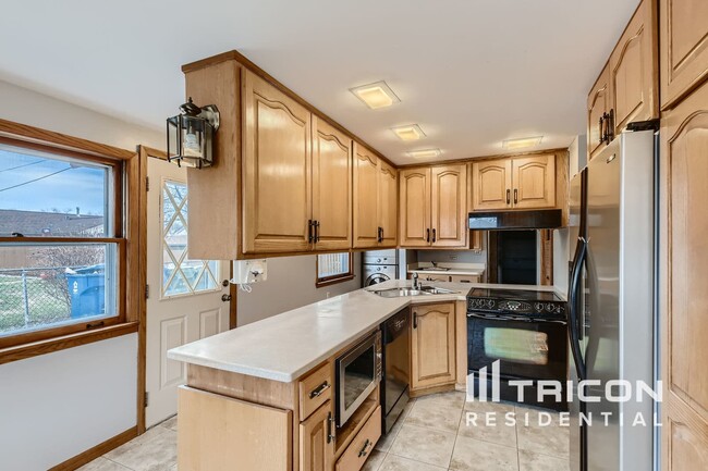 Building Photo - 5009 Elm Cir Dr