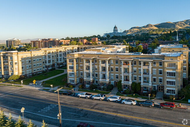 Foto aérea - The Hillcrest Apartments