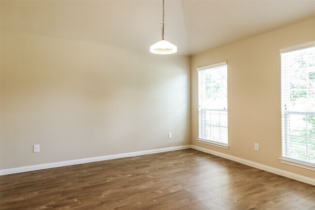 Foto del edificio - 11922 Brightwood Dr