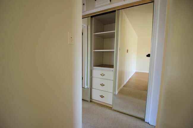 Foto del edificio - 527 Cedar Ave