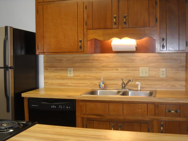 Fully Equipped Kitchen - 3751 Donovan Dr