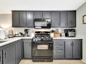 Building Photo - 506 Main St