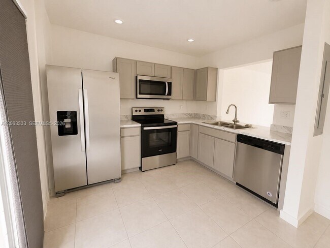 Foto del edificio - 460 NE 4th Ln