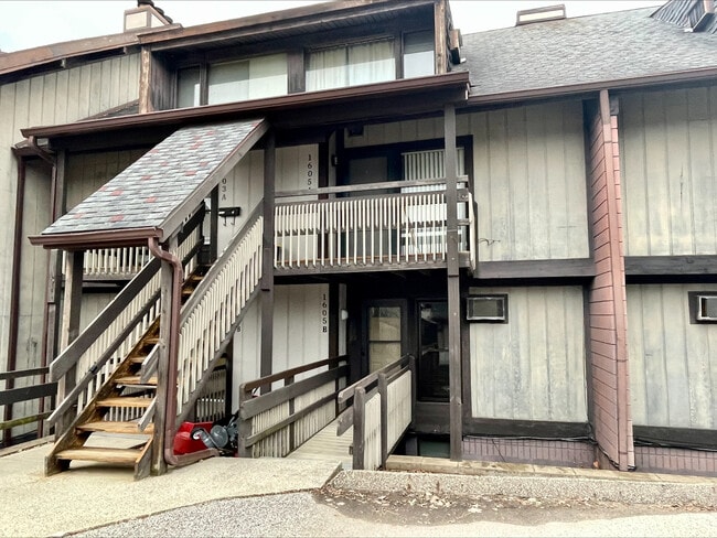 Building Photo - 1605 Treetop Trl