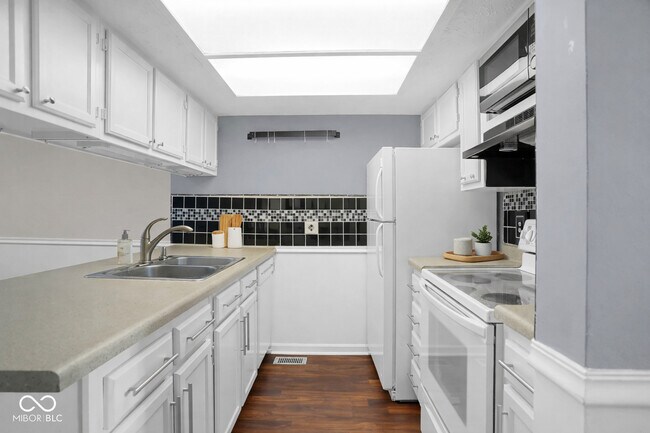 Building Photo - 6010 S Bay Dr