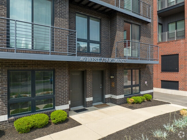 Building Photo - 40 West