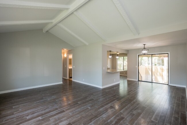 Foto del edificio - 815 Bellevue Rd