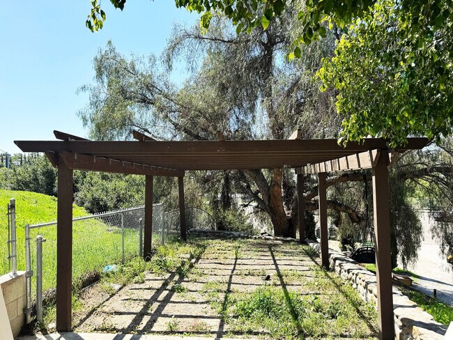 Building Photo - 10154 Campo Rd