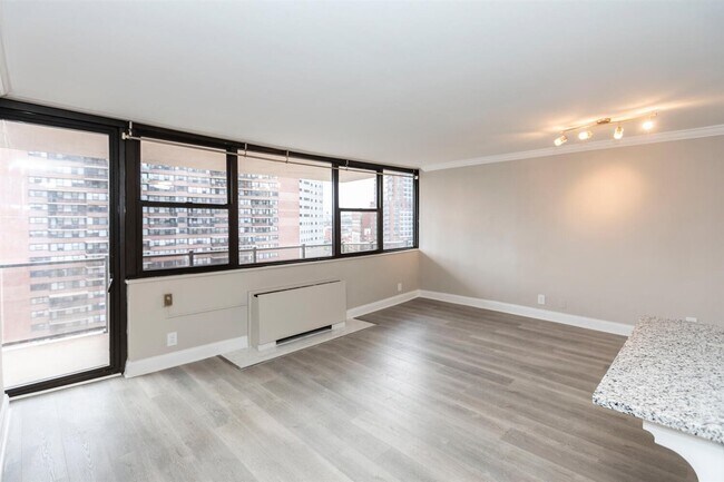 Foto del edificio - 270 Marin Blvd