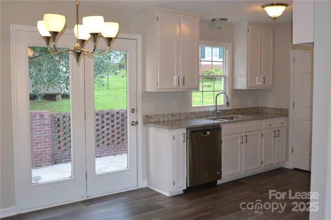 Foto del edificio - 1006 Atherstone St NW