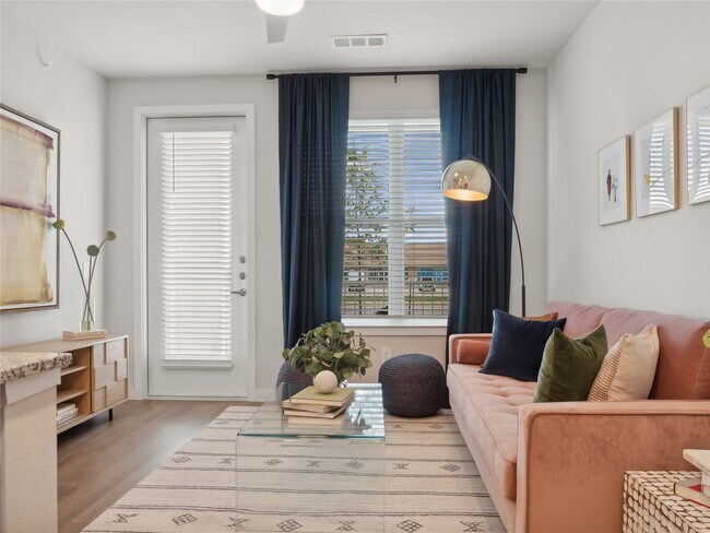 Foto del edificio - 23100 Clay Rd