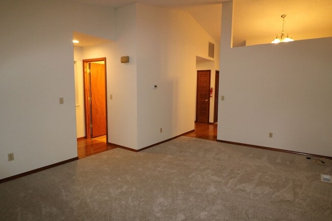 Building Photo - Two Master Suites and Two Bathroom Home