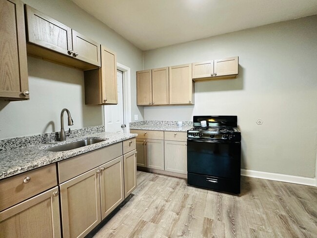 Photo - 5350-5352 W Division St (Chicago, IL) Apartment