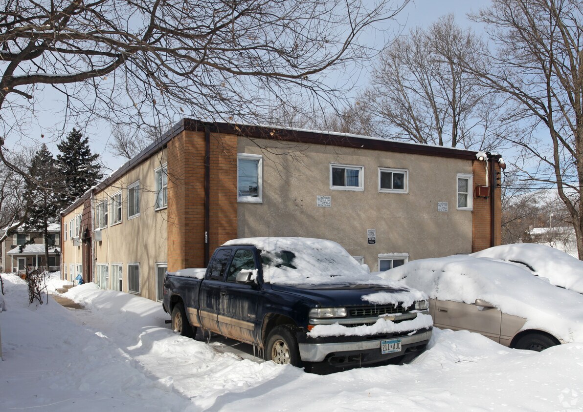 Building Photo - 530 Knox Ave N