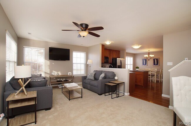 Foto del edificio - 307 Shady Rock Ln