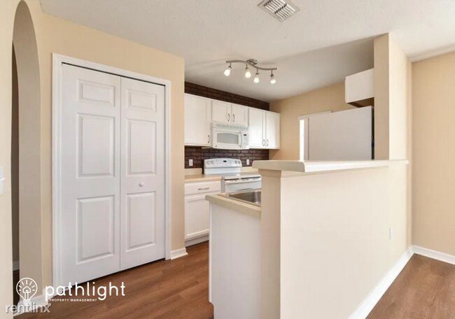 Building Photo - 3 br, 2.5 bath House - 3721 Woodbury Hill ...