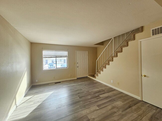 Foto del edificio - Immaculate 2 Bedroom Unit - Close to UNR!