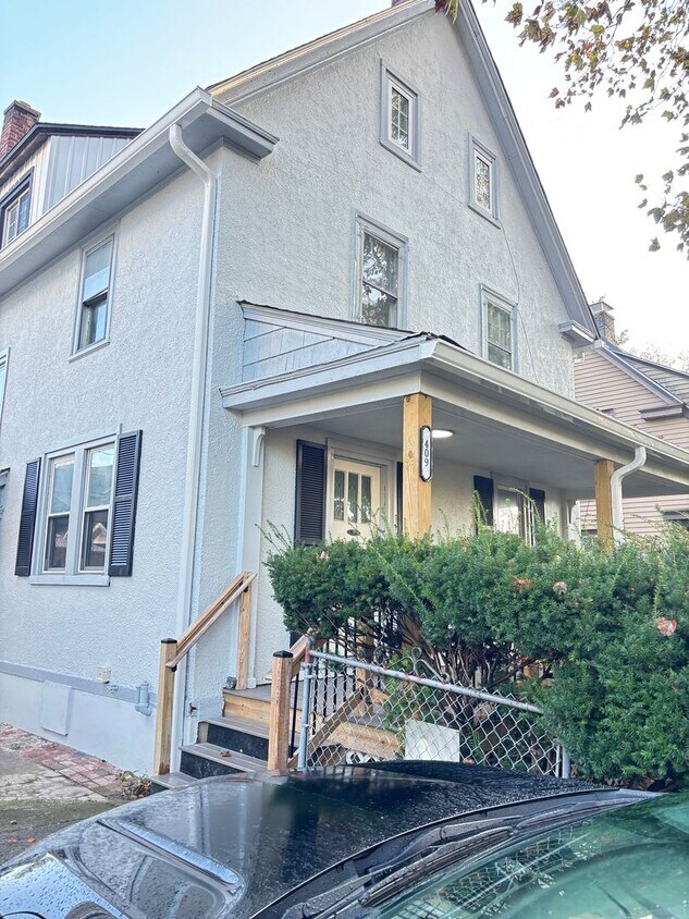 Foto principal - 409 E Washington Ave