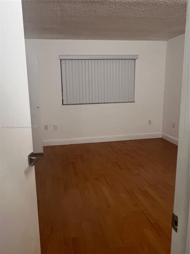 Foto del edificio - 7110 NW 179th St