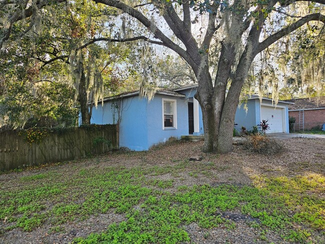 Building Photo - AWESOME DEAL on a 3 Bedroom, 2 Bath HOUSE!