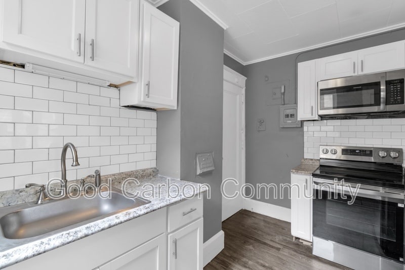 Primary Photo - 7 E Depew Ave