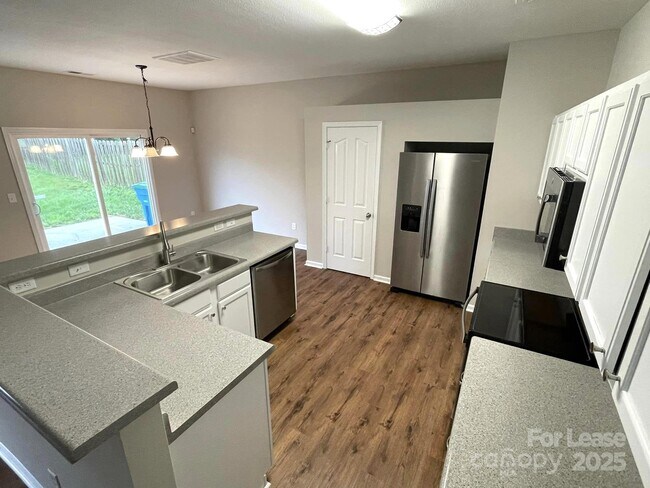 Foto del edificio - 2039 Moss Creek Dr