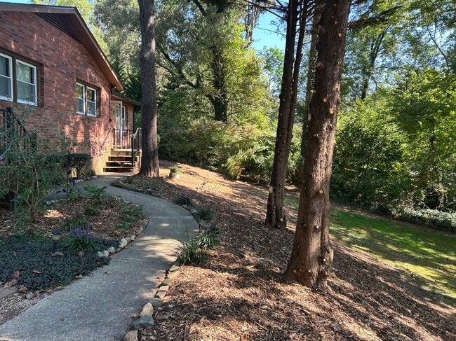 Building Photo - 121 Wakefield Dr