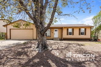 Building Photo - 2725 Clarendon Dr