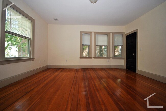 Foto del edificio - Awesome 6 Bed - 3 Bath Allston Apartment