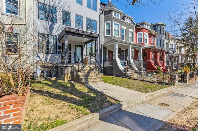 Building Photo - 1361 Oak St NW