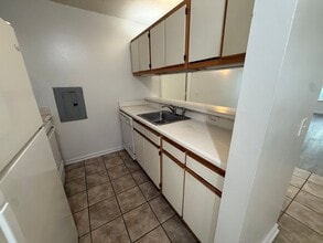 Building Photo - 1521 Graduate Ln