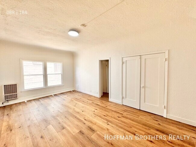 Foto del edificio - 739 Normandie Ave