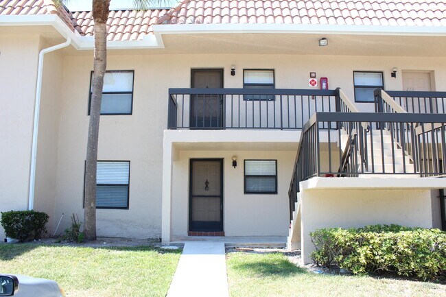 Foto del edificio - 6808 Palmetto Cir S