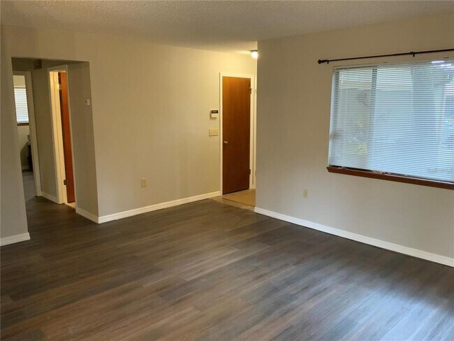 Foto del edificio - 2067 Red Cedar Ln