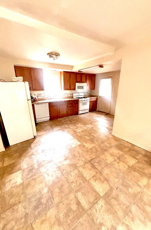 Foto del edificio - 5212 E 8th St
