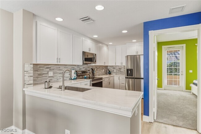 Foto del edificio - 15300 Latitude Dr