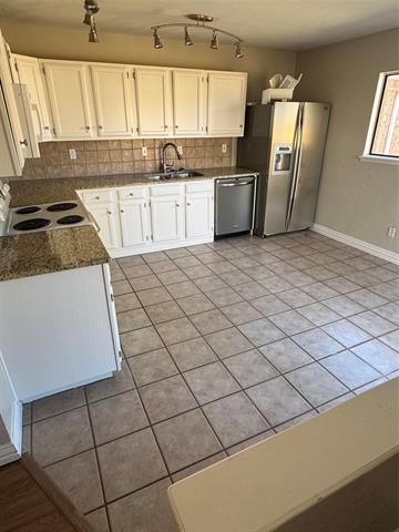 Building Photo - 418 Cambria Dr