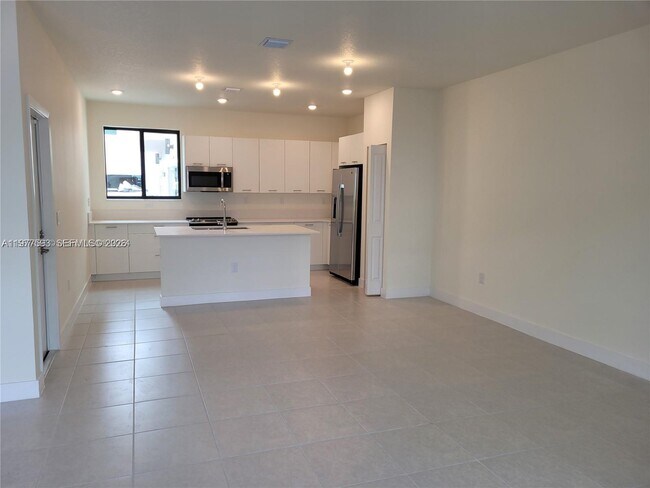 Foto del edificio - 4558 NW 83rd Ave
