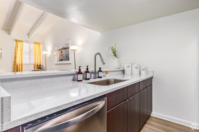 2 BR, 1 BA - 768SF - The Wynwood Apartments