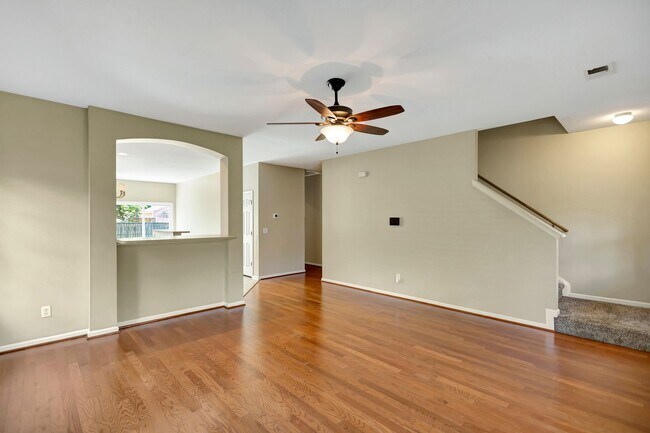 Building Photo - Spacious 4-Bedroom Home with Fenced Yard i...