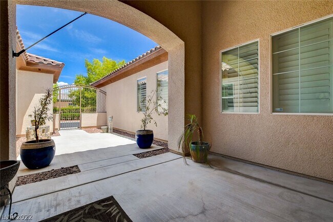 Foto del edificio - 7111 Wolf Rivers Ave
